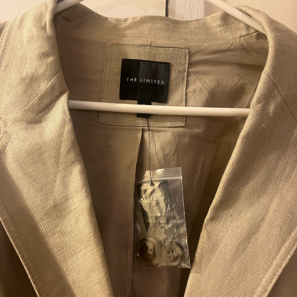 The Limited Beige Sleeveless Vest - Picture 4 of 5